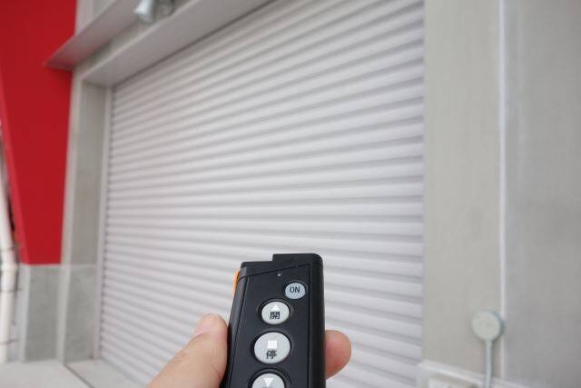 手動から電動シャッターに交換