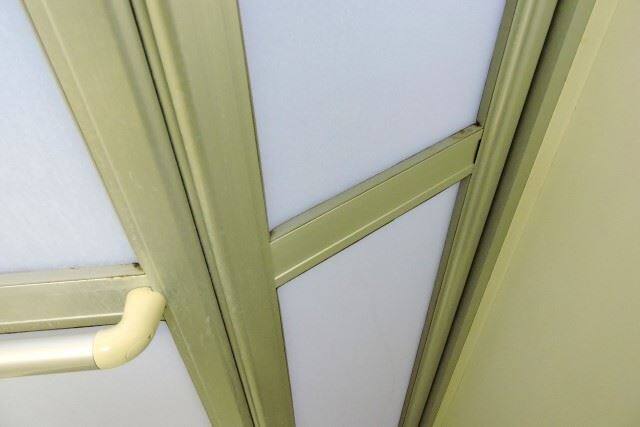 建て付けの悪い浴室ドア