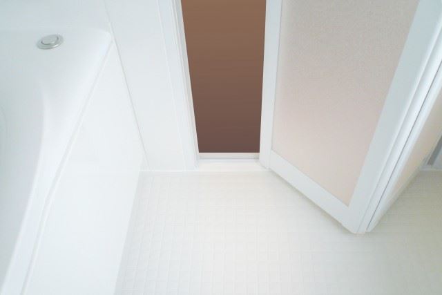 交換した浴室折れドア